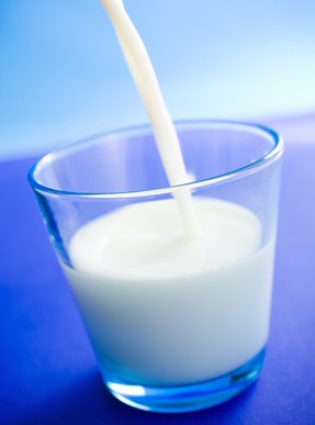 脂肪肝患者早餐可选用去脂牛奶